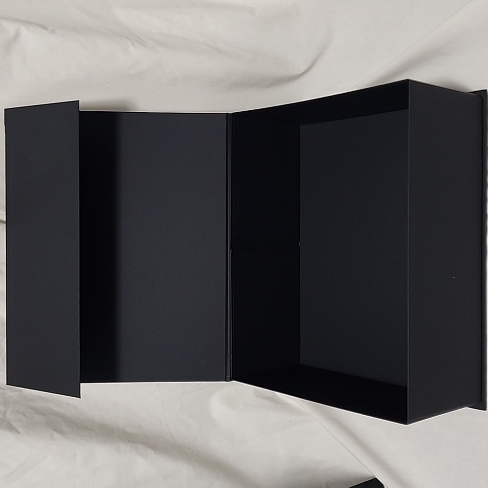 CHANEL Elegant Black Packaging Set - Picture 5 of 15